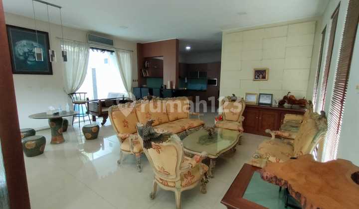 Rumah Mewah Ada Kolam Renang Dengan.kamar Tidur 7 dan Kamar Mandi 4 di Jakasampurna Bekasi Kota 2