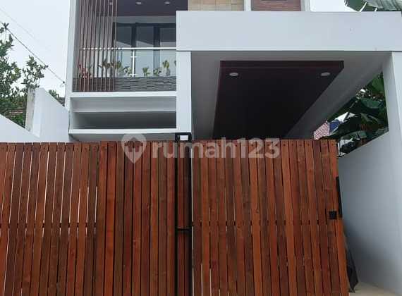 New and Ready-to-Occupy House, 2-Car Road Access in Pondok Kelapa