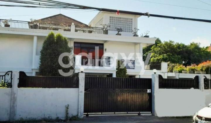 Middle City House in Kebak Sari, Gunung Soputan, Denpasar, Bali