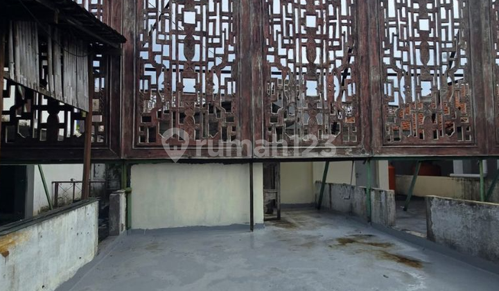 3-Story Shop House in Istana Kuta Galeria Complex, Badung 2