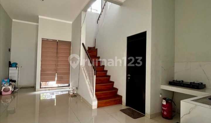 Rumah 2 Lantai Bagus Siap Huni Strategis di Serua Ciputat 2