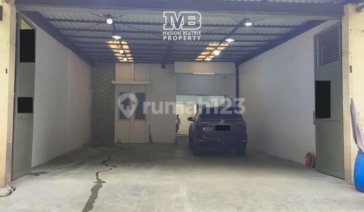 Roadside Shophouse Suitable for Cafe Etc. in Binong, Curug 2