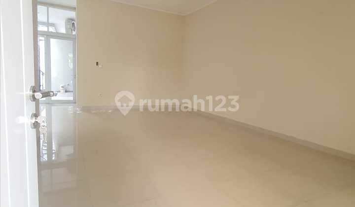 Disewakan Rumah 2Lt Siap Huni Semi Furnished Strategis Bebas Banjir 2