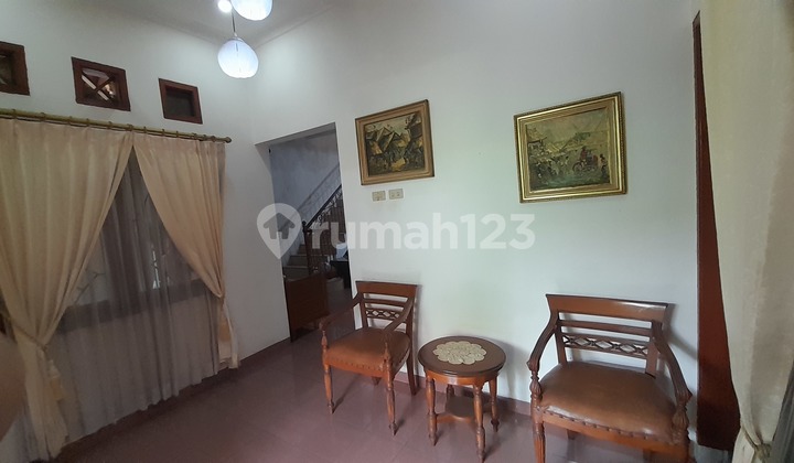 Dijual Rumah Bagus Semi Furnished SHM dengan Akses Dewa 1000%! Bebas Banjir 100% - Lokasi Super Strategis, Dekat KRL Tebet & Manggarai, Rumah Sakit, Sekolah, Selangkah ke Sudirman, di Tebet Jakarta Selatan