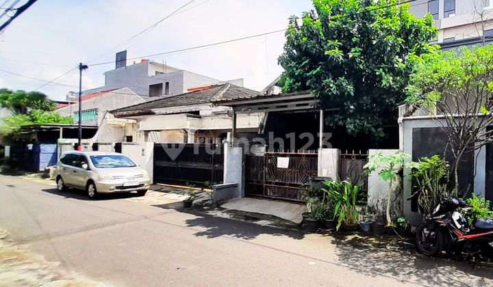 Dijual Rumah Dekat Tol, 2 Lantai, HGB, Siap Huni 2