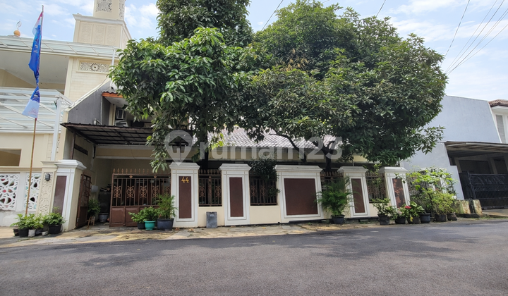 Rumah Besar 8 Kamar 2 Lantai LT 273M² LB 260M² | SHM | - Carport 4 Mobil, Siap Huni Dekat Akses Tol | Cocok Kos & Keluarga Besar Rumah Besar 8 Kamar 2 Lantai LT 273M² LB 260M² | SHM | - Carport 4 Mobil, Siap Huni Dekat Akses Tol | Cocok Kos & Keluarga Besar