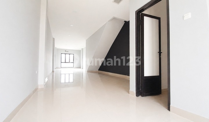 Strategic Shop House for Rent in Tebet! 3.5 Floors, High Traffic, Prime Location in South Jakarta 2