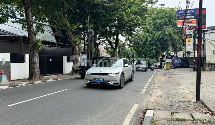 Dijual Rumah Mewah 2 Lantai Jalan Raya H Nawi Jakarta Selatan, Bergaya Klasik Bagus Terawat, Istimewa,Siap Huni, SHM, Halaman Luas, Parkir Mobil 15 Cocok Untuk Kantor, Tempat TInggal, Tempat Usaha Kuliner, Sport dan Entertainment 2