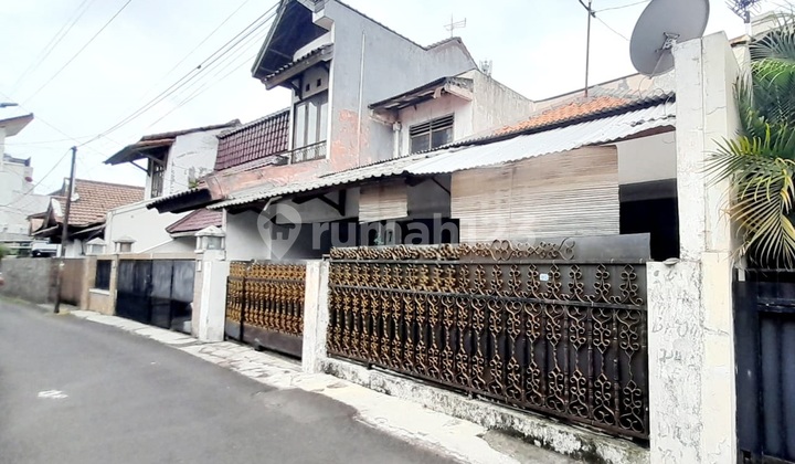 Dijual DI BAWAH HARGA PASAR, Rumah Cantik 2 Lantai di Tebet Jakarta Selatan, Bergaya Klasik, Asri, Bagus Terawat, Istimewa, Siap Huni, SHM, Mudah Akses Dijual DI BAWAH HARGA PASAR, Rumah Cantik 2 Lantai di Tebet Jakarta Selatan, Bergaya Klasik, Asri, Bagus Terawat, Istimewa, Siap Huni, SHM, Mudah Akses