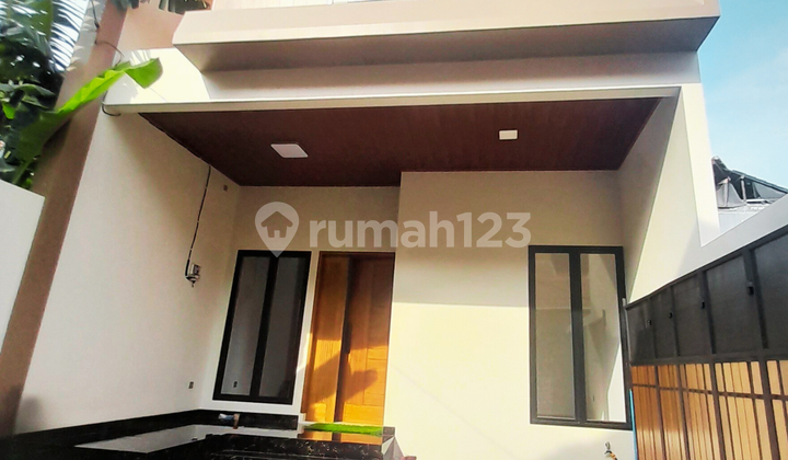 Hunian Tenang di Pondok Kelapa - Rumah 2 Lantai, SHM, Siap Huni, Dekat 3 Akses Tol, Bebas Banjir!