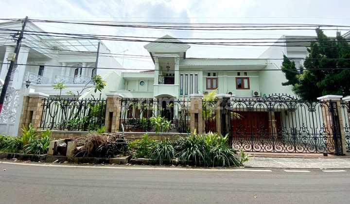Dijual Elegan! Rumah Mewah 2 Lantai di Pondok Kelapa Jakarta Timur, Bergaya Klasik Nuansa Hijau Mint, Bagus Terawat, Istimewa Siap Huni, SHM, Halaman Luas & Garasi Tertutup, Jalan Lebar di Lingkungan Asri Mudah Akses Kaya Fasilitas Dijual Elegan! Rumah Mewah 2 Lantai di Pondok Kelapa Jakarta Timur, Bergaya Klasik Nuansa Hijau Mint, Bagus Terawat, Istimewa Siap Huni, SHM, Halaman Luas & Garasi Tertutup, Jalan Lebar di Lingkungan Asri Mudah Akses Kaya Fasilitas