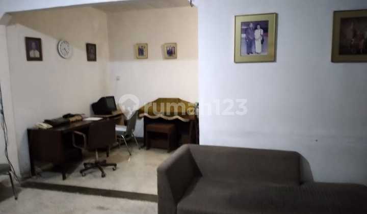 Dijual DI BAWAH HARGA PASAR, Rumah Cantik 2 Lantai di Tebet Jakarta Selatan, Bergaya Klasik, Asri, Bagus Terawat, Istimewa, Siap Huni, SHM, Mudah Akses 2