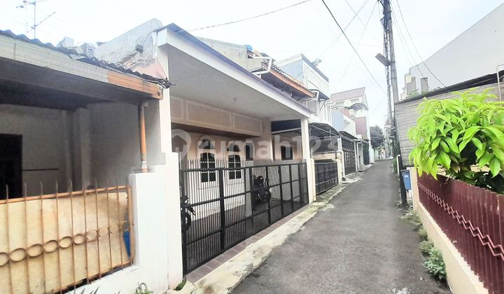 Dijual Rumah Klasik nan Cantik Terenovasi 2 Lantai di Tebet Jakarta Selatan, di Lingkungan Asri, Bagus Terawat, Istimewa, Siap Huni, SHM, Mudah Akses Dijual Rumah Klasik nan Cantik Terenovasi 2 Lantai di Tebet Jakarta Selatan, di Lingkungan Asri, Bagus Terawat, Istimewa, Siap Huni, SHM, Mudah Akses