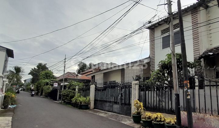 Dijual Rumah Cantik 2 Lantai di Tebet Jakarta Selatan, Bergaya Minimalis Asri, Bagus Terawat, Istimewa Siap Huni, SHM, Mudah Akses, Cocok untk dibangun Rumah Asri, Investasi Perumahan, Usaha Kontrakan Kos-kosan, Aset Investasi, dll Dijual Rumah Cantik 2 Lantai di Tebet Jakarta Selatan, Bergaya Minimalis Asri, Bagus Terawat, Istimewa Siap Huni, SHM, Mudah Akses, Cocok untk dibangun Rumah Asri, Investasi Perumahan, Usaha Kontrakan Kos-kosan, Aset Investasi, dll