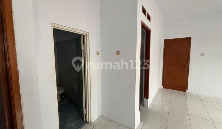 Rare! Rumah 2 Lantai Tebet Timur Dalam - 225M², Bebas Banjir, 1 KM Tol & Stasiun KRL dan LRT 2