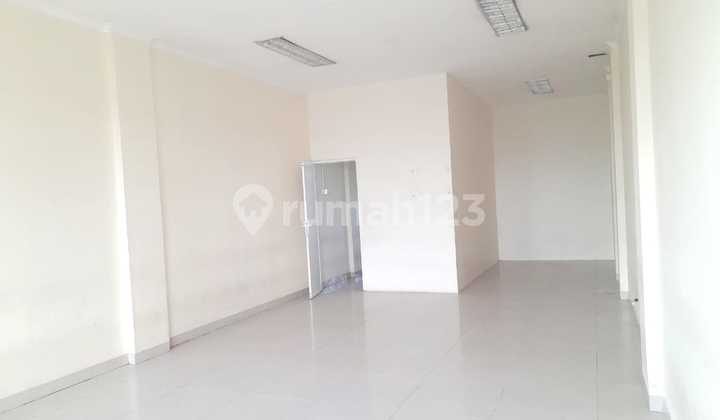 For Rent: 4.5-Story Shop House in a Strategic Area of Tebet, South Jakarta, Well-Maintained, Excellent, Move-In Ready, Easy Access, Ideal for Culinary Business, Umrah Hajj Travel, Event Organizer, Financial Institution / Leasing Office, Bank / Banking, Training Course Institution. 2