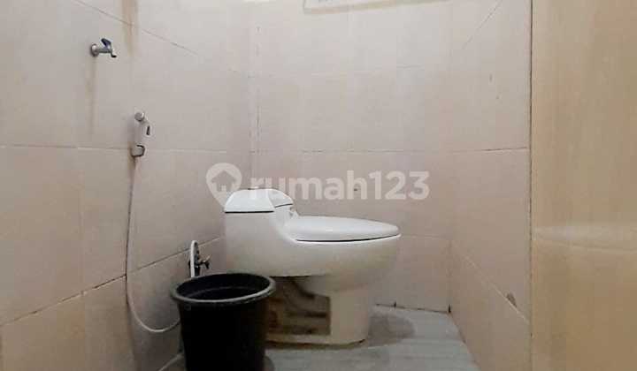 For Rent: Strategic 2-Story Shop House in Ciracas Business Corridor: Steps to LRT & Toll Road, SHM, Flood-Free & 3-Car Access - Ready to Occupy! 2