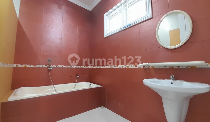 For Sale: New, Elegant, Minimalist-Style 2-Story House Ready to Occupy. Close to Toll Access, Supermarket, International School, and LRT Station in Duren Sawit, East Jakarta. 2