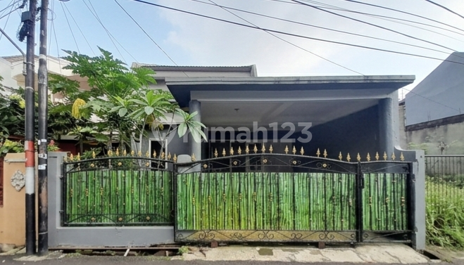 Strategic House Pondok Kelapa Lt90 Lb145 Flood-Free Near Becakayu Toll Road
