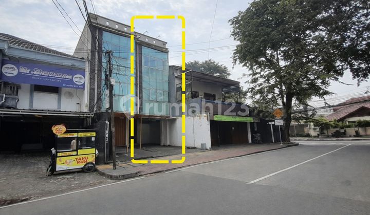 3.5-Story Shop House in Tebet, South Jakarta - Super Strategic Location, Freehold Certificate, Ready to Occupy, Flood-Free, Suitable for Business & Office 2