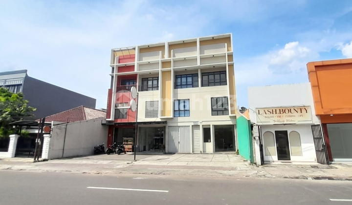 Strategic Shop House for Rent in Tebet! 3.5 Floors, High Traffic, Prime Location in South Jakarta 1