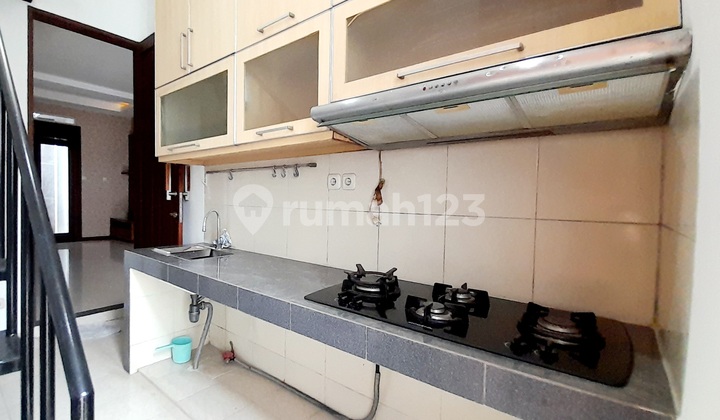 Dijual Rumah Bagus Semi Furnished SHM Pondok Bambu, Jakarta Timur, Asri Lingkungan Aman Nyaman Bebas Banjir Di Bawah Harga Pasaran 2