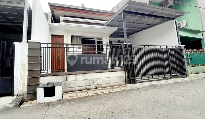 Dijual Rumah Bagus Semi Furnished SHM Pondok Bambu, Jakarta Timur, Asri Lingkungan Aman Nyaman Bebas Banjir Di Bawah Harga Pasaran Dijual Rumah Bagus Semi Furnished SHM Pondok Bambu, Jakarta Timur, Asri Lingkungan Aman Nyaman Bebas Banjir Di Bawah Harga Pasaran