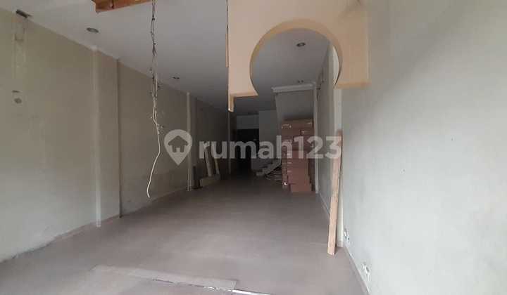 For Rent: 4.5-Story Shophouse in Strategic Tebet Area, South Jakarta, Well-Maintained, Excellent, Ready to Occupy, Easy Access, Suitable for Culinary Business, Hajj and Umrah Travel, Event Organizer. 2