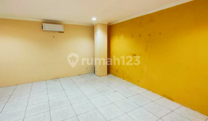 Commercial/Office Space for Rent in Tebet: Cost-Efficient, Ready to Use, 1000% Strategic Access Commercial/Office Space for Rent in Tebet: Cost-Efficient, Ready to Use, 1000% Strategic Access