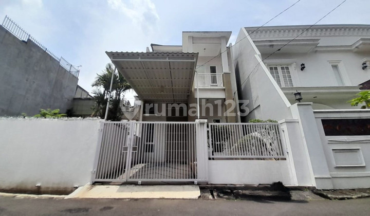Dijual Rumah Cantik 2 Lantai di Tebet Jakarta Selatan, Bergaya Minimalis Asri, Bagus , Istimewa Siap Huni, SHM, Mudah Akses Dijual Rumah Cantik 2 Lantai di Tebet Jakarta Selatan, Bergaya Minimalis Asri, Bagus , Istimewa Siap Huni, SHM, Mudah Akses