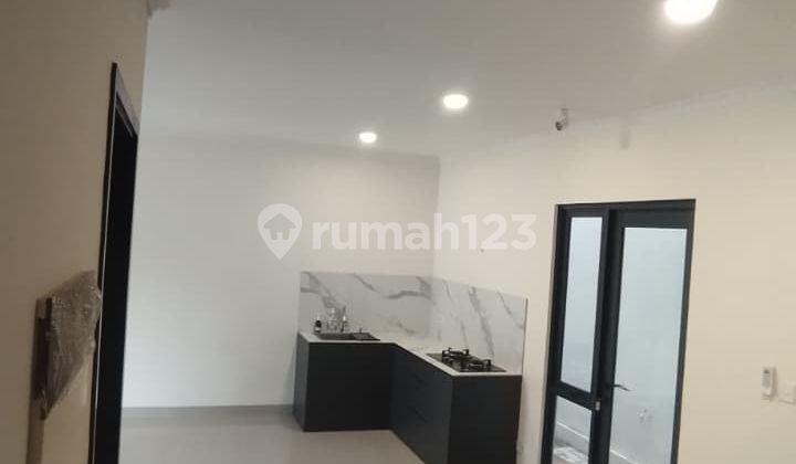 Disewakan Rumah 3 Lantai di Cluster Leonora Symphonia