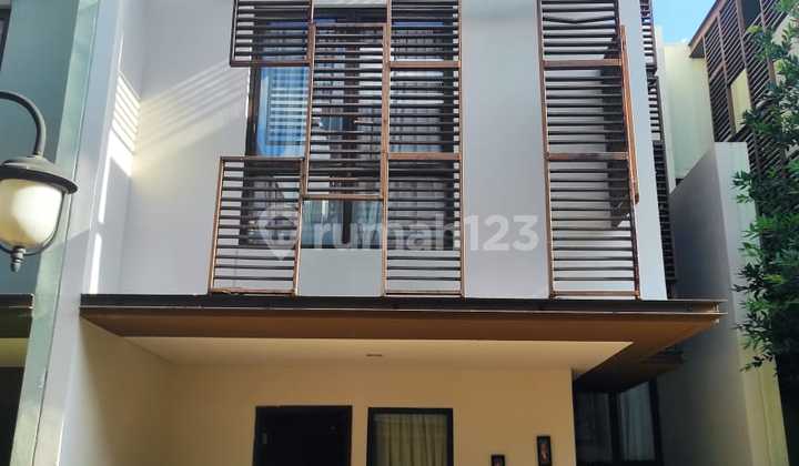 Dijual/disewakan Rumah Cluster Whelford Greenwich Bsdfull Furnished