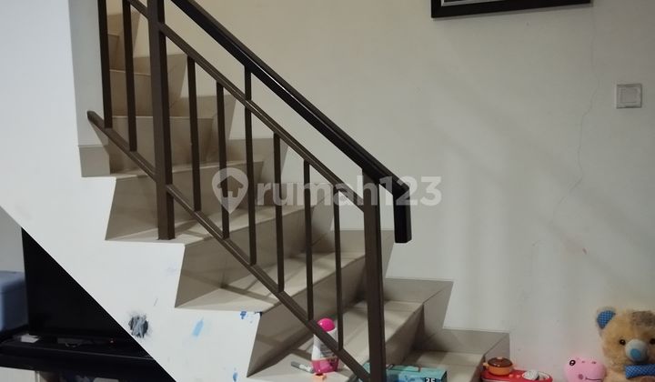 Dijual Rumah 2 Lantai siap huni di Perumahan Green Village 2