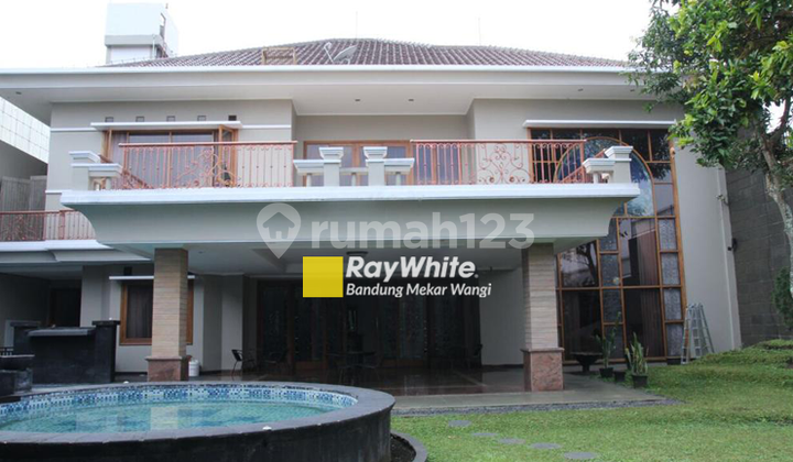 Rumah Modern Hunian Klasik Setiabudi Regency Bandung