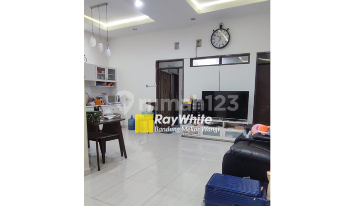 Well-Maintained House in Strategic Location, Taman Kopo Indah 3