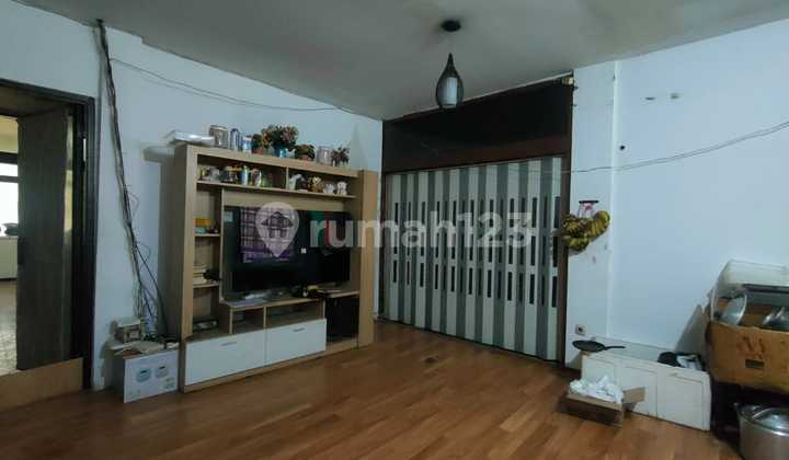 Business house suitable for boarding rooms in Tubagus Ismail 2