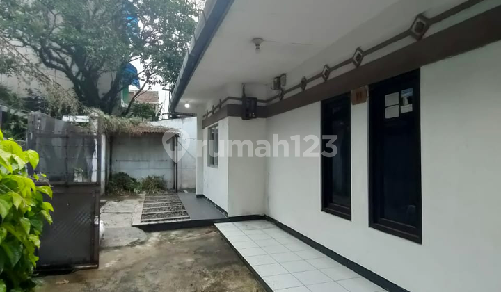 Office Area House in Karapitan, Bandung City