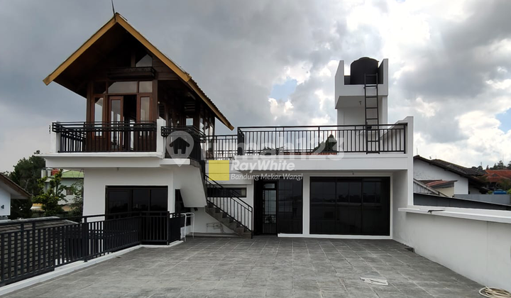 Villa Private Cigadung with Rooftop and View (By) Villa Private Cigadung with Rooftop and View (By)