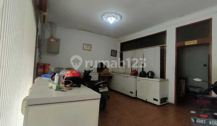 Business house suitable for boarding rooms in Tubagus Ismail 1