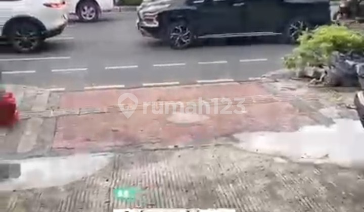 For Sale: Strategic Location Shop House on a Busy Main Road 2