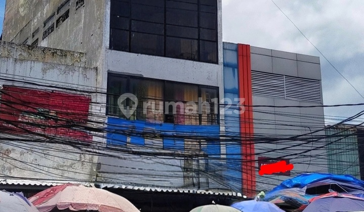 3.5-Story Shophouse in Kebayoran Lama Shopping Center 3.5-Story Shophouse in Kebayoran Lama Shopping Center