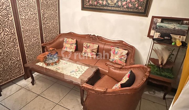 Rumah Berlokasi Strategis, Dekat Tempat Perbelanjaan, Kantor, Tempat Usaha, Halte Transjakarta Rumah Berlokasi Strategis, Dekat Tempat Perbelanjaan, Kantor, Tempat Usaha, Halte Transjakarta