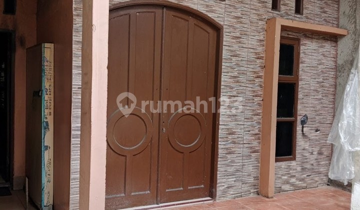 For Sale: Boarding House with Kiosk Located on a Busy Two-Way Street, Strategic Location 1