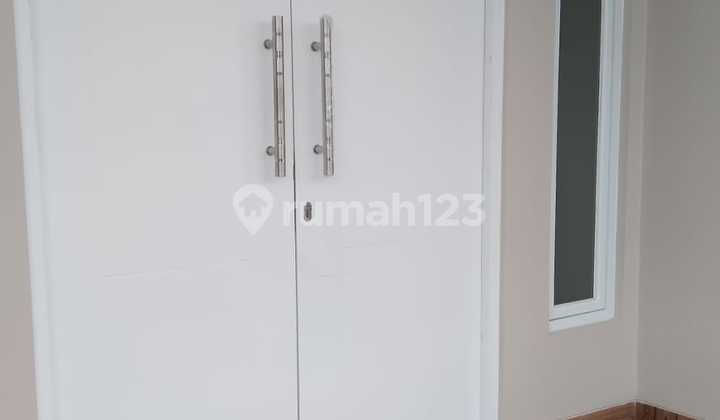 Large & Spacious House in Taman Modern Cakung - 3 Car Carport, Many Bedrooms