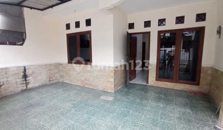 Duren Sawit House for Rent - Neat Unit, 3 Bedrooms, Quiet Neighborhood