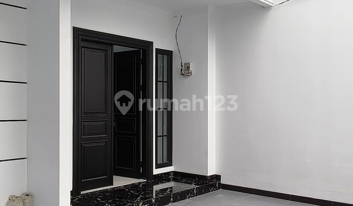 Kesempatan Langka! Rumah Baru Pondok Kelapa dengan Rooftop Eksklusif Kesempatan Langka! Rumah Baru Pondok Kelapa dengan Rooftop Eksklusif