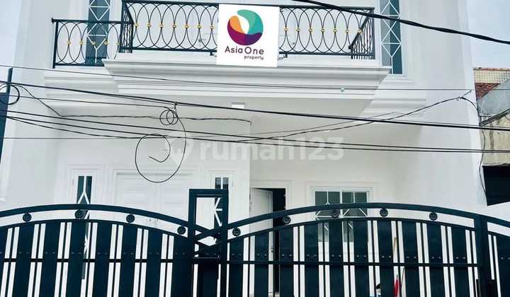 Eksklusif di Duren Sawit - Rumah Mewah Banyak Kamar, Nyaman & Elegan