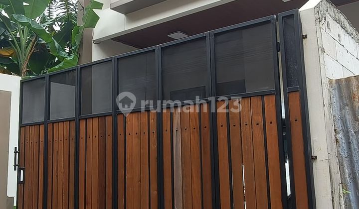 Rumah Minimalis Modern di Pondok Kelapa - 2 Carport, Siap Huni!