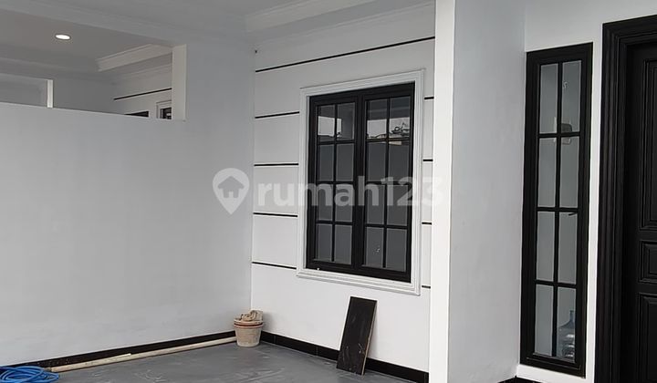 Kesempatan Langka! Rumah Baru Pondok Kelapa dengan Rooftop Eksklusif