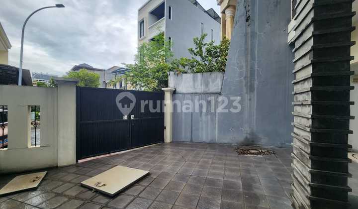 Rumah Lega Taman Grisenda Pik 1 Nyaman, Strategis dan Aman